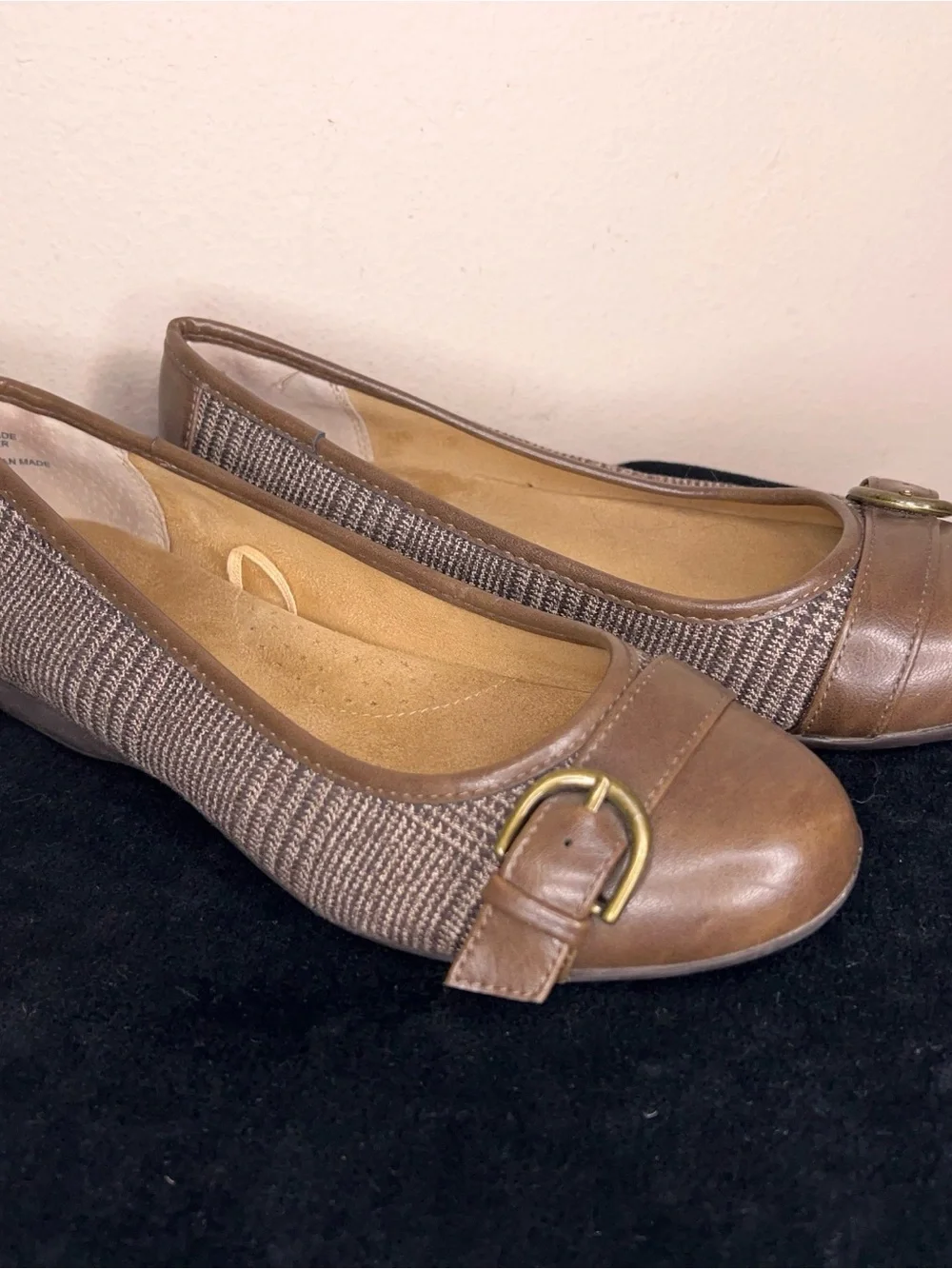 Size 7 Womens Croft And Barrow Ortholite Flats Tweed Tan Brown Buckle Academia